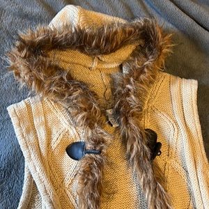 Faux fur Sweater vest